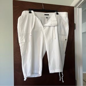 22w white capri short